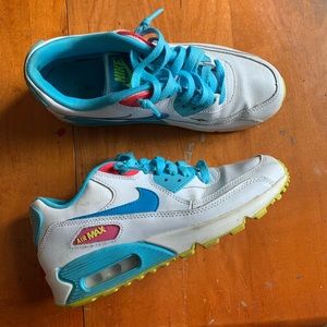 Nike Airmax neon, fits size 7 w